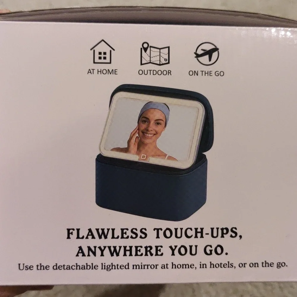 New!Lighted Makeup Case USB-C Charging, LED Mirror New In Box
